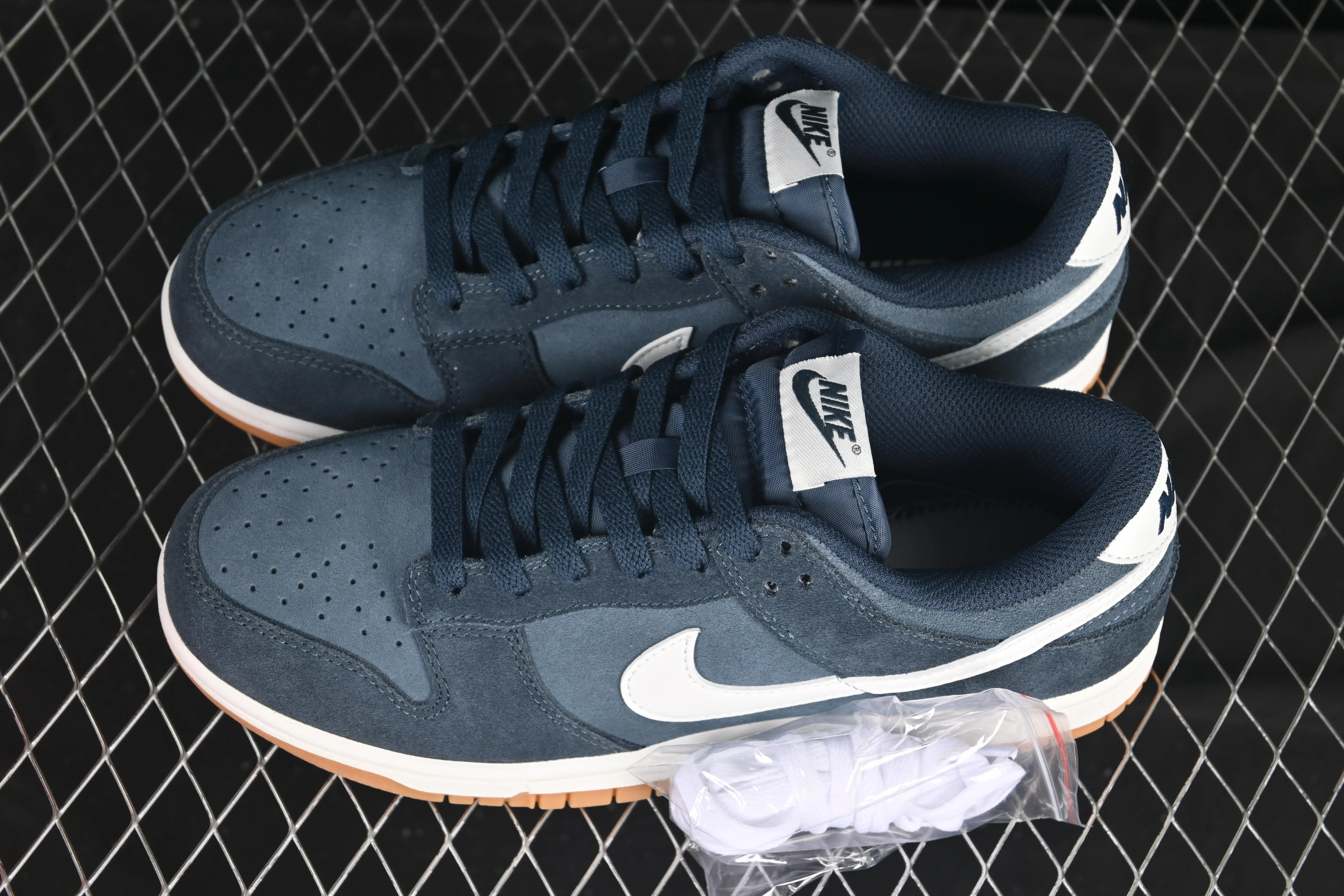 All categories Nk SB Dunk series Nk SB Dunk Low low-top sneakers Nike Dunk Low black and blue color low-top casual sneakers HQ1931-400